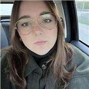 Laureata in Interpretariato impartisce lezioni di inglese (grammatica e letteratura) a bambini e ragazzi da elementari a liceo